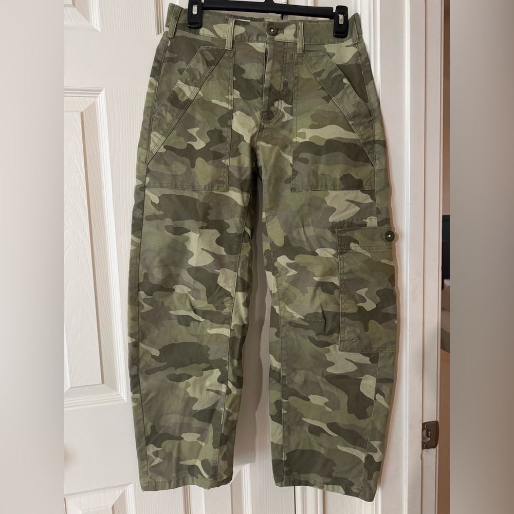 Anthropologie Pilcro Millie Barrel Pants 26 Camo Cargo
